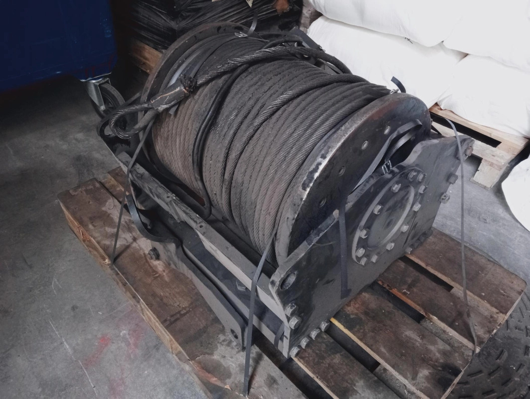 Cabrestante de elevación BREVINI V40/L (VR910) - Cabrestante: foto 1 Cabrestante de elevación BREVINI V40/L (VR910) - Cabrestante: foto 1