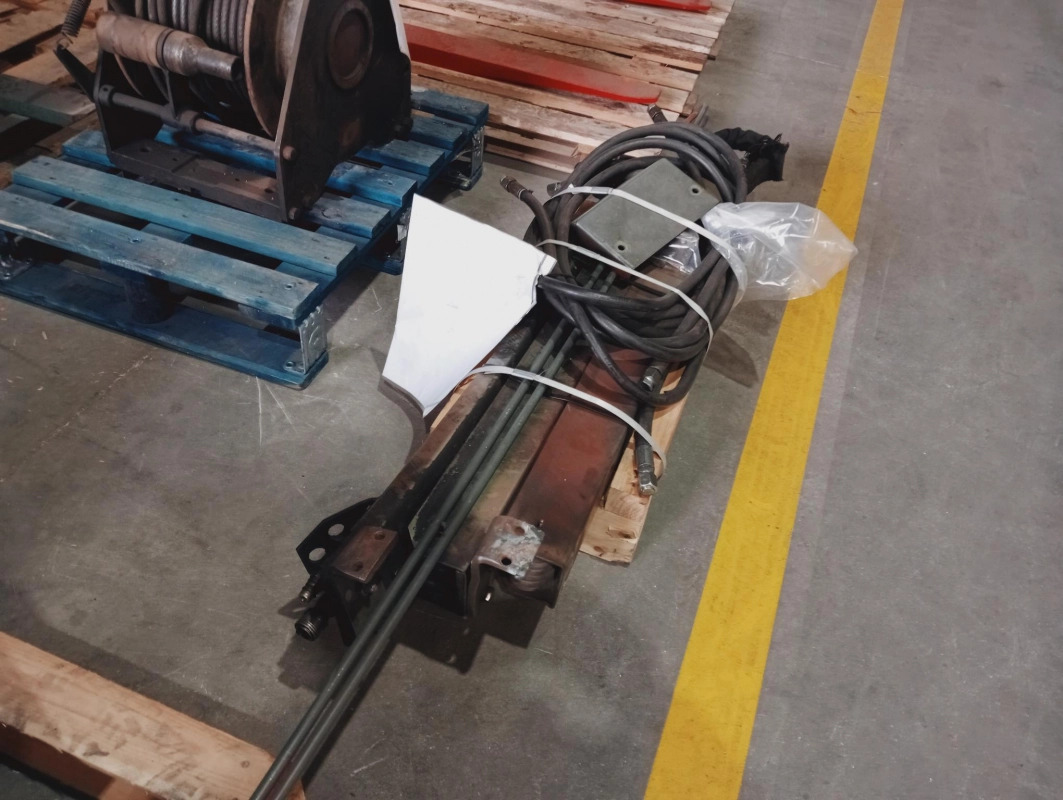 Distribuidor de cabrestante para grúas - Grúa para camión: foto 3 Distribuidor de cabrestante para grúas - Grúa para camión: foto 3