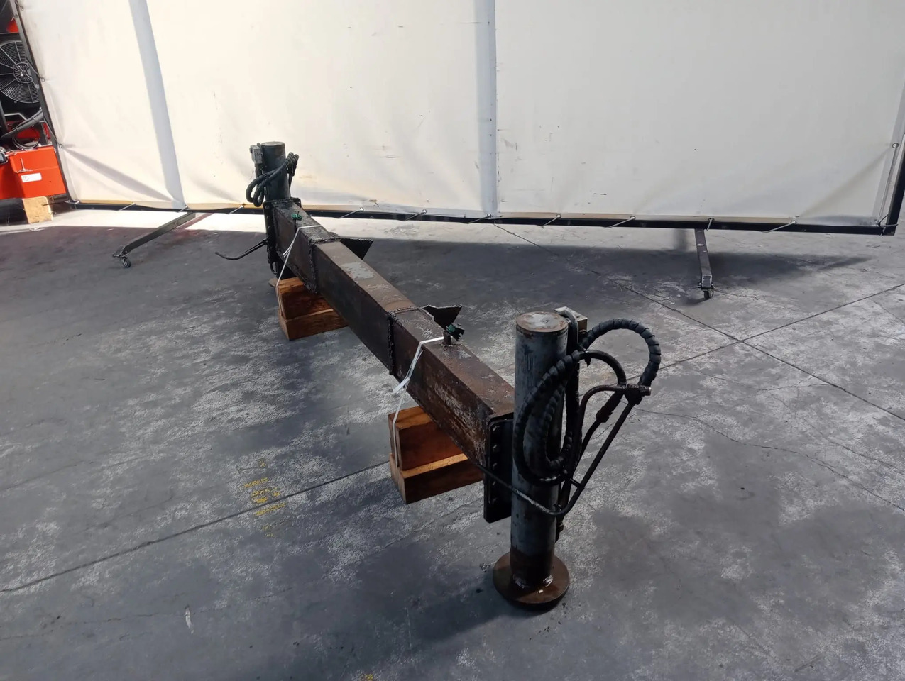 Estabilizador fijo a 2.300 mm - Implemento para Grúa: foto 1 Estabilizador fijo a 2.300 mm - Implemento para Grúa: foto 1