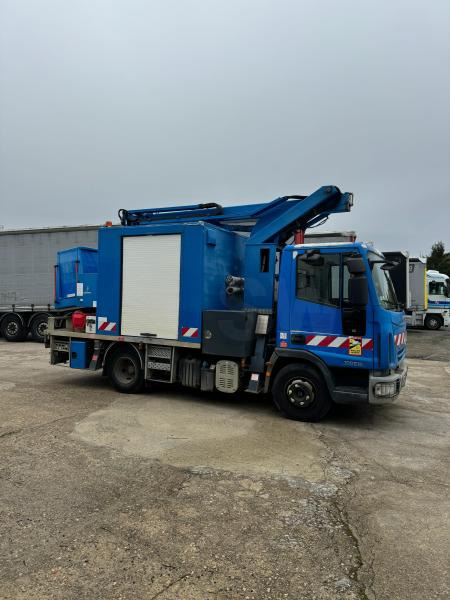 Iveco Eurocargo 100E19 - Camión con plataforma elevadora: foto 5 Iveco Eurocargo 100E19 - Camión con plataforma elevadora: foto 5