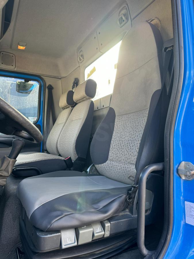 Camión con plataforma elevadora Renault Midlum 180: foto 9
