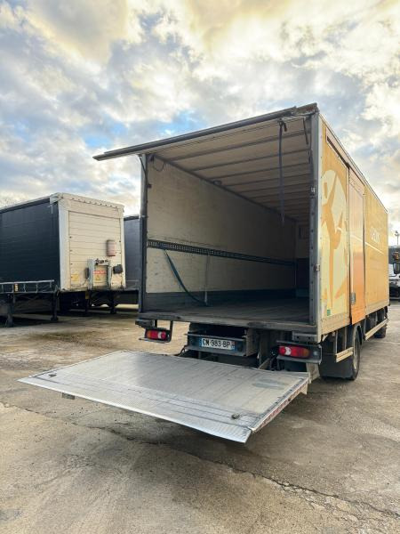 Camión caja cerrada Renault Midlum 220: foto 11