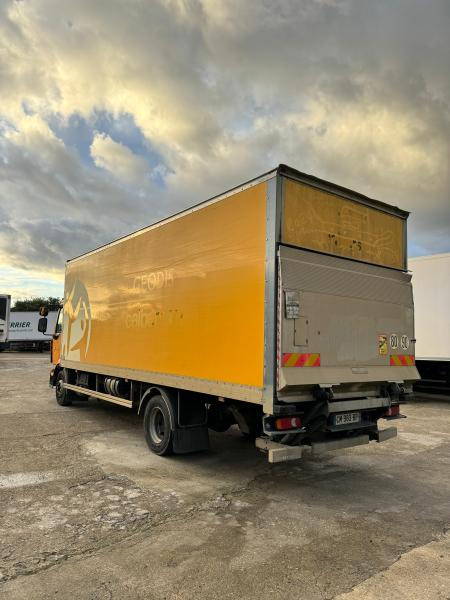 Camión caja cerrada Renault Midlum 220: foto 8