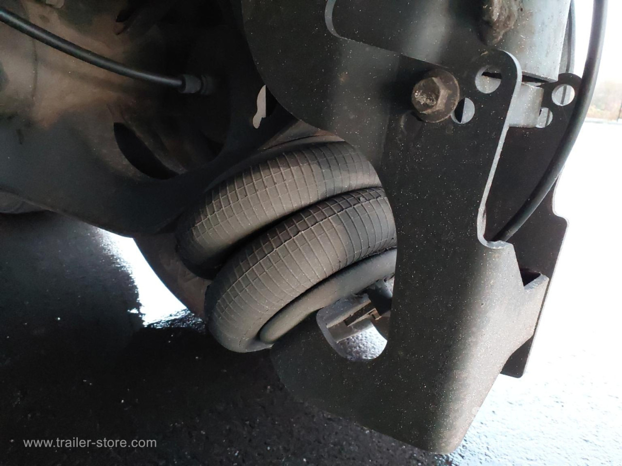 Semirremolque caja cerrada FRUEHAUF Dryfreight Standard Roller shutter door: foto 8