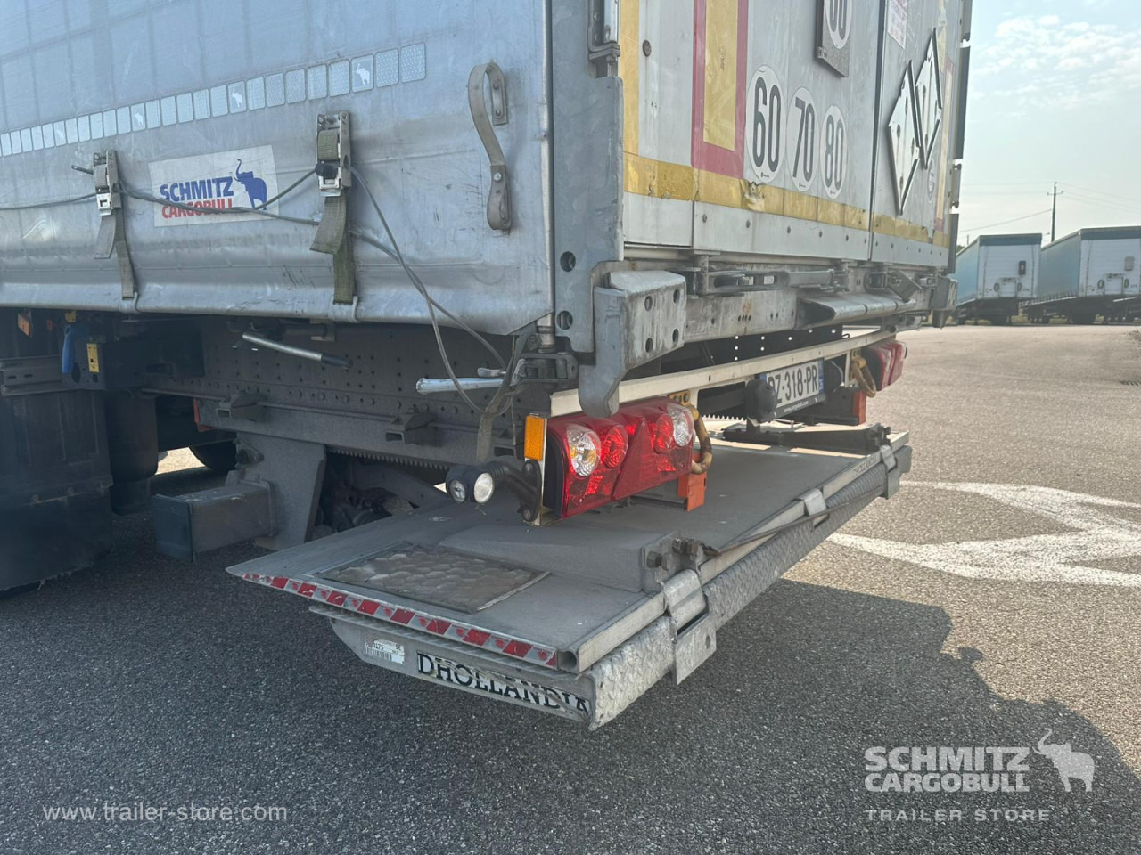 SCHMITZ Curtainsider Standard Taillift - Semirremolque lona: foto 3 SCHMITZ Curtainsider Standard Taillift - Semirremolque lona: foto 3