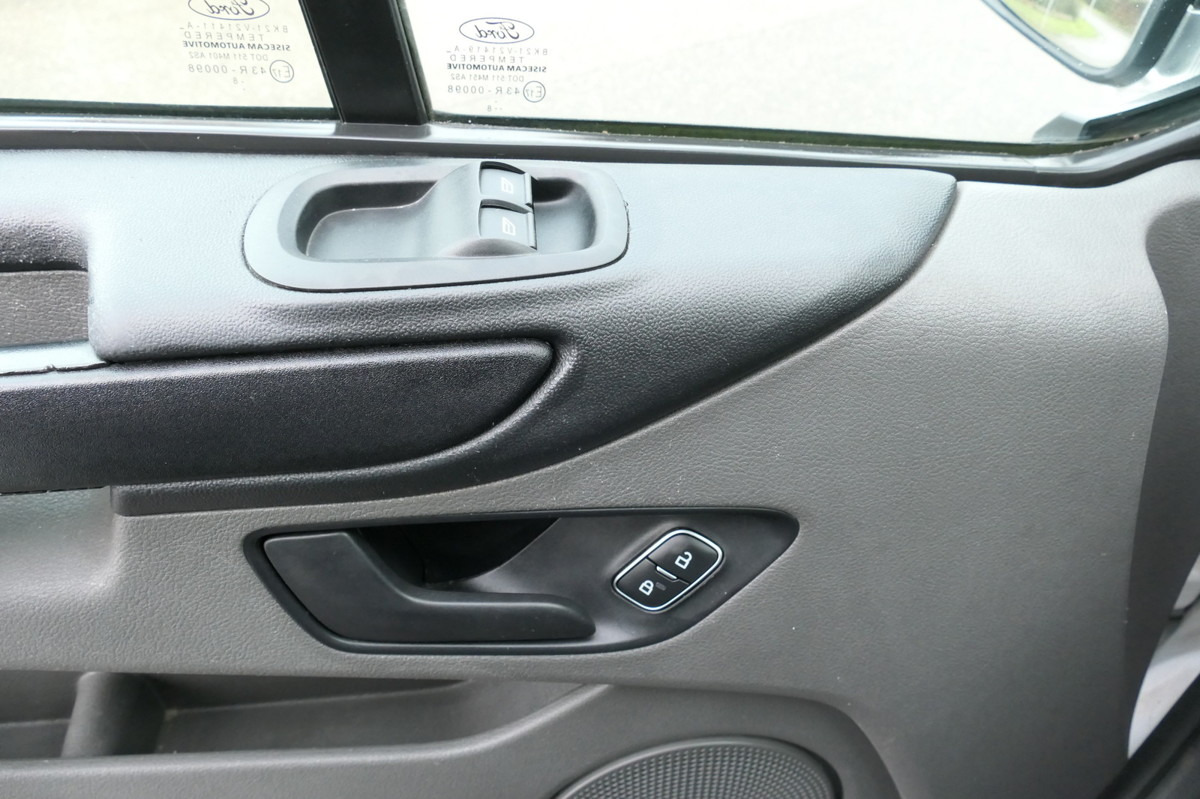 Furgoneta pequeña FORD Transit Custom 280 TDCI L1H1 COC KLIMA: foto 12 Furgoneta pequeña FORD Transit Custom 280 TDCI L1H1 COC KLIMA: foto 12