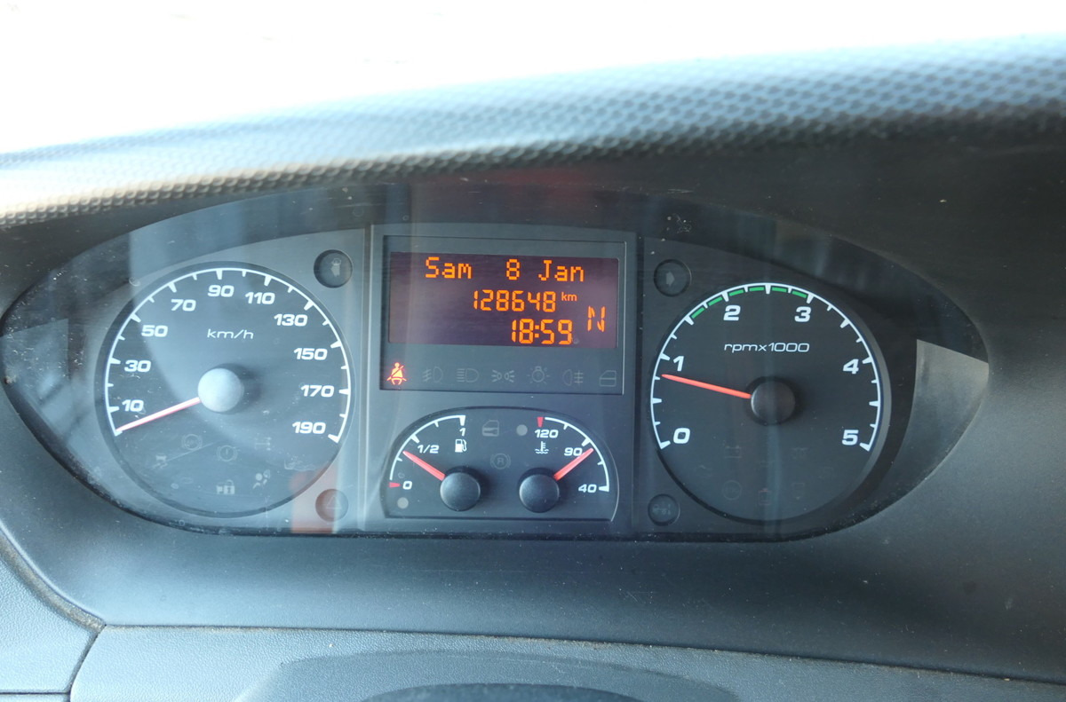 Furgoneta caja cerrada IVECO Daily 35 S11 C30C AUTOMATIK KAMERA MAXI Regale L: foto 10 Furgoneta caja cerrada IVECO Daily 35 S11 C30C AUTOMATIK KAMERA MAXI Regale L: foto 10