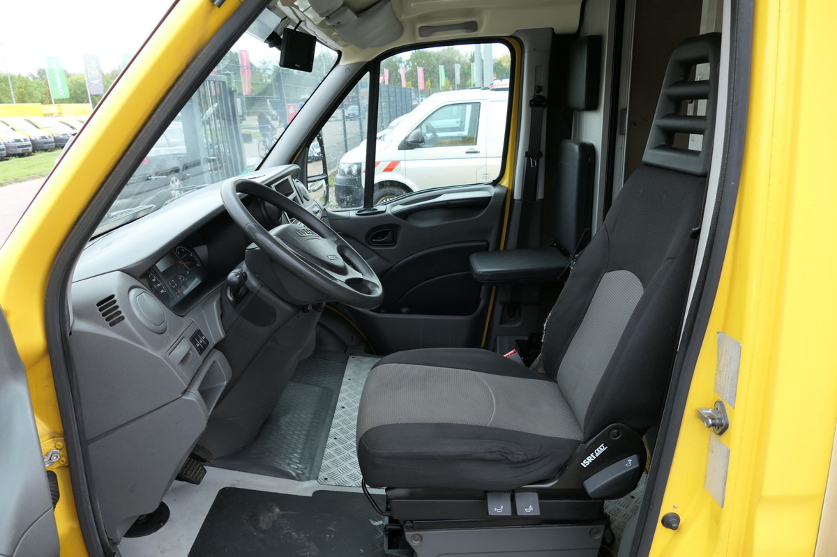 Furgoneta caja cerrada IVECO Daily 35 S11 C30C AUTOMATIK KAMERA Regale LUFT D: foto 9