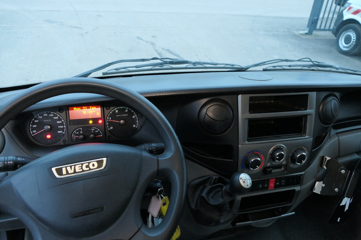 Furgoneta caja cerrada IVECO Daily 35 S11 C30C AUTOMATIK KAMERA Regale LUFT D: foto 7