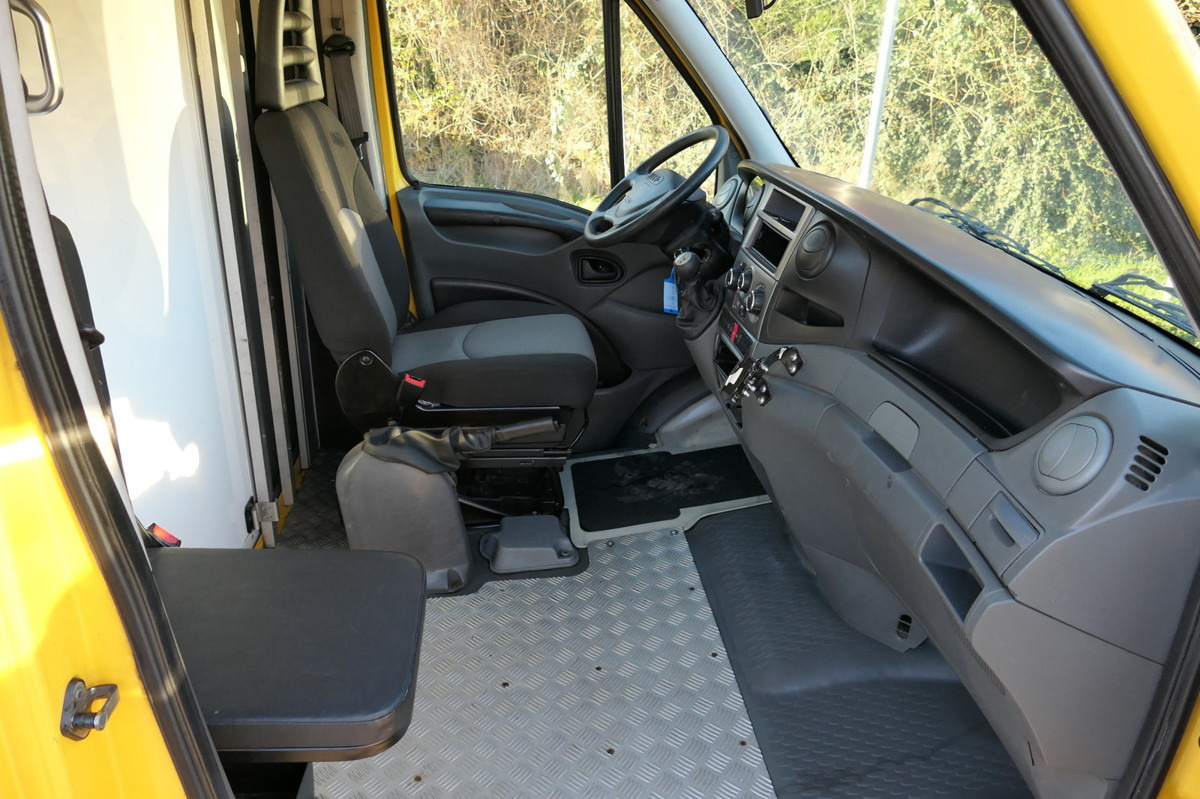 IVECO Daily 35 S11 C30C AUTOMATIK KAMERA Regale LUFT D - Furgoneta caja cerrada: foto 5 IVECO Daily 35 S11 C30C AUTOMATIK KAMERA Regale LUFT D - Furgoneta caja cerrada: foto 5