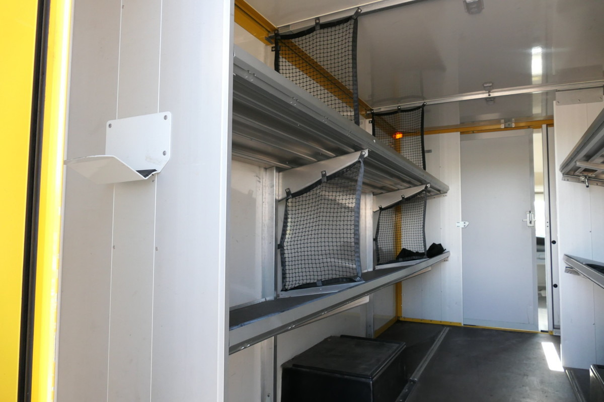 Foto del interior 1: Furgoneta caja cerrada IVECO Daily 50C14 CNG COC