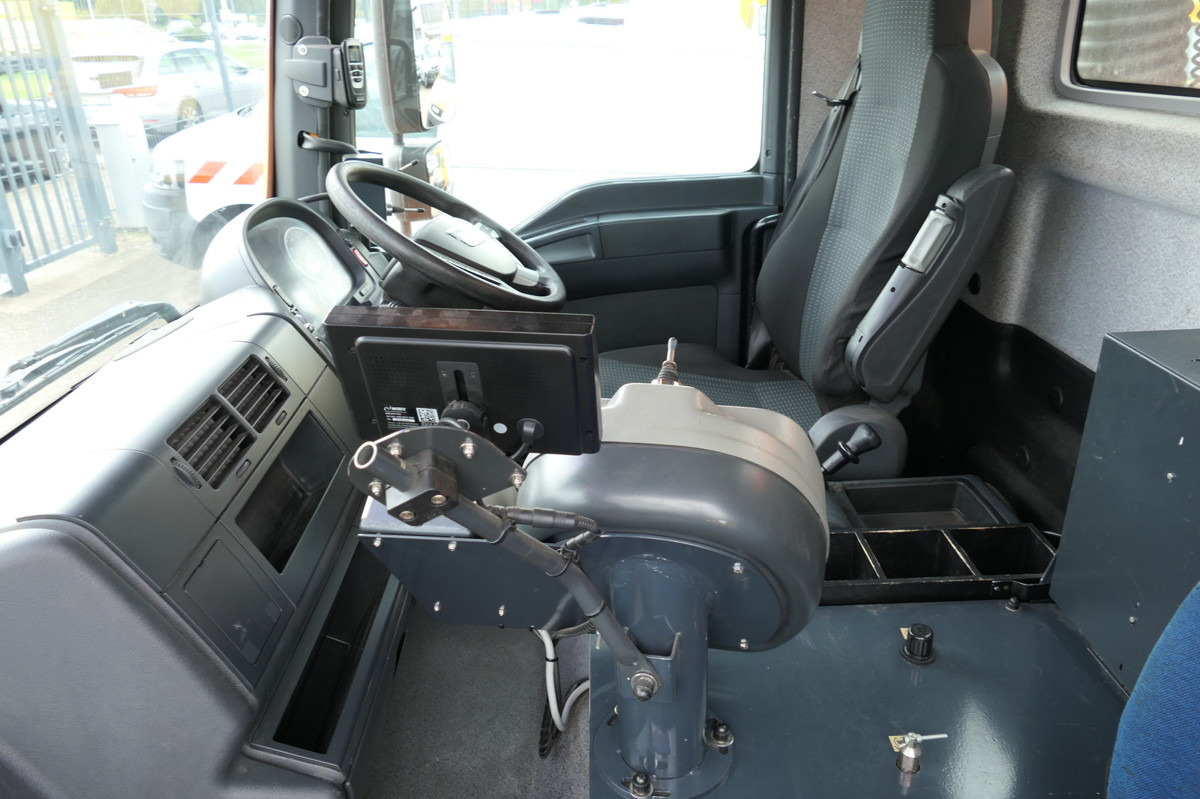 Barredora vial MAN TGL 12.250 Küpper Weisser Kehrmaschine: foto 9 Barredora vial MAN TGL 12.250 Küpper Weisser Kehrmaschine: foto 9