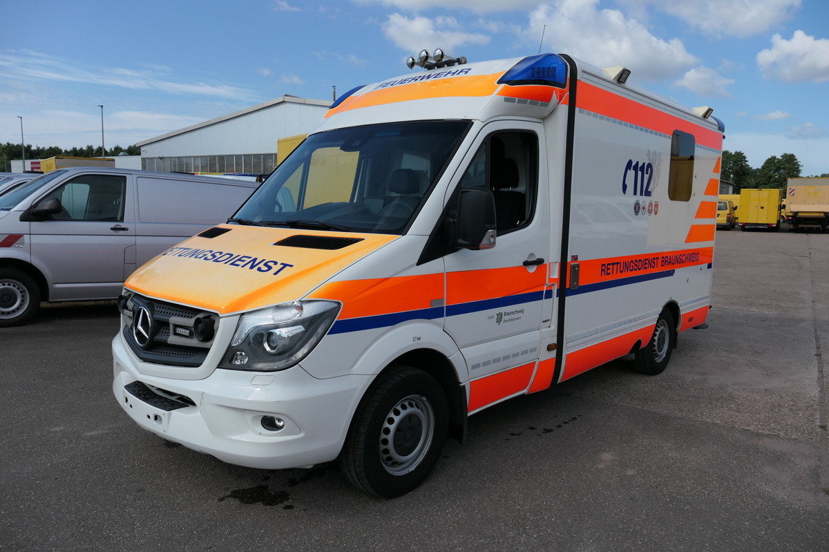 MERCEDES-BENZ 319 Sprinter 6-Zylinder Rettungswagen Strobel - Ambulancia: foto 1 MERCEDES-BENZ 319 Sprinter 6-Zylinder Rettungswagen Strobel - Ambulancia: foto 1