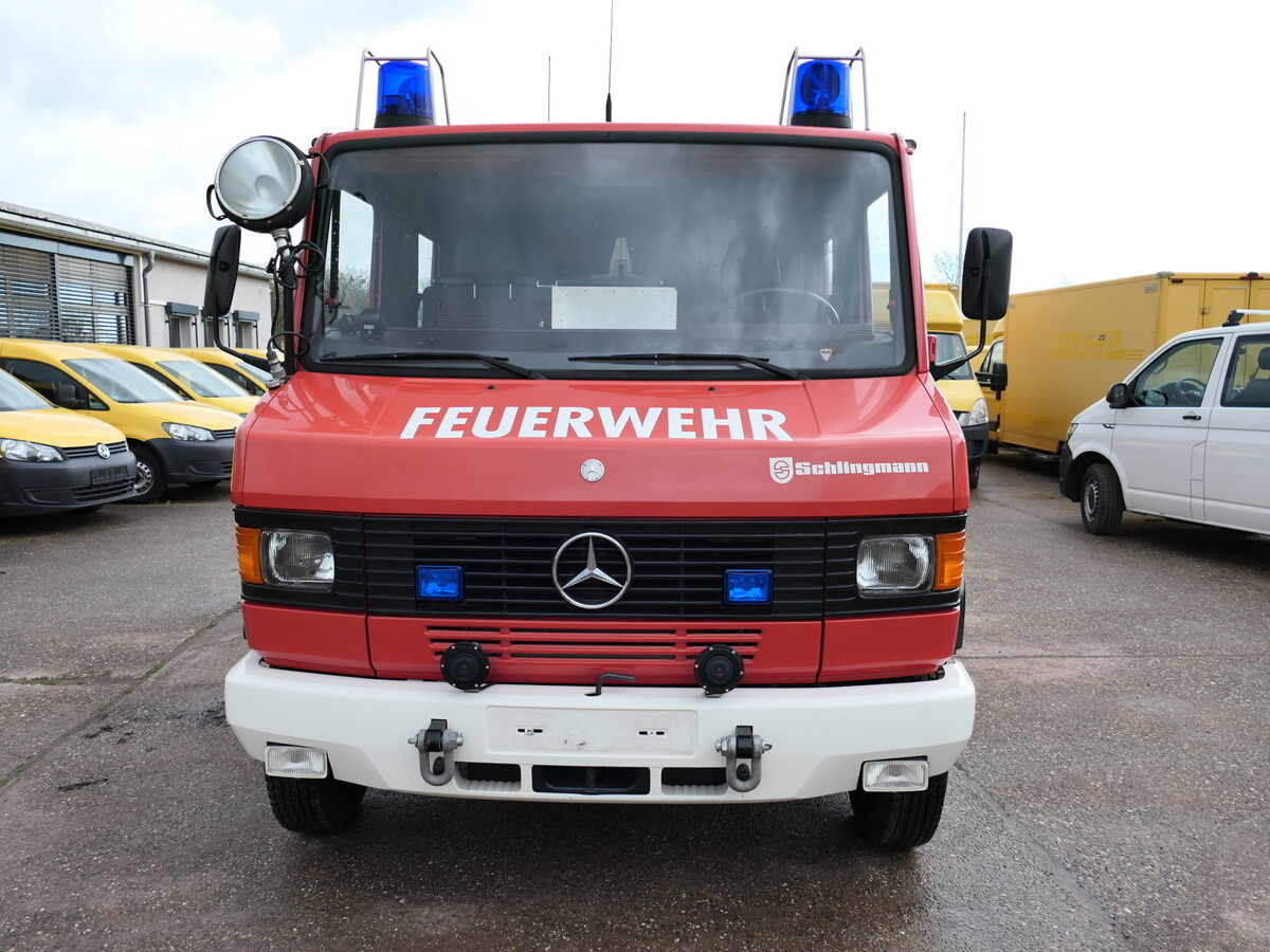 MERCEDES-BENZ 814 D LF 8/6 DoKa AHK Löschwassertank 600L Schli - Ambulancia: foto 2 MERCEDES-BENZ 814 D LF 8/6 DoKa AHK Löschwassertank 600L Schli - Ambulancia: foto 2
