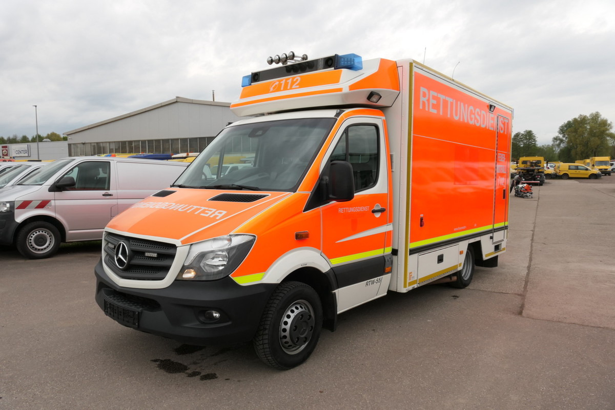 MERCEDES-BENZ Sprinter 519 CDI Klima Krankenwagen - Ambulancia: foto 2 MERCEDES-BENZ Sprinter 519 CDI Klima Krankenwagen - Ambulancia: foto 2