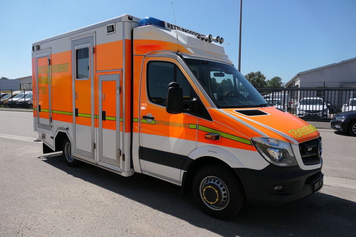 MERCEDES-BENZ Sprinter 519 CDI Klima Krankenwagen - Ambulancia: foto 1 MERCEDES-BENZ Sprinter 519 CDI Klima Krankenwagen - Ambulancia: foto 1