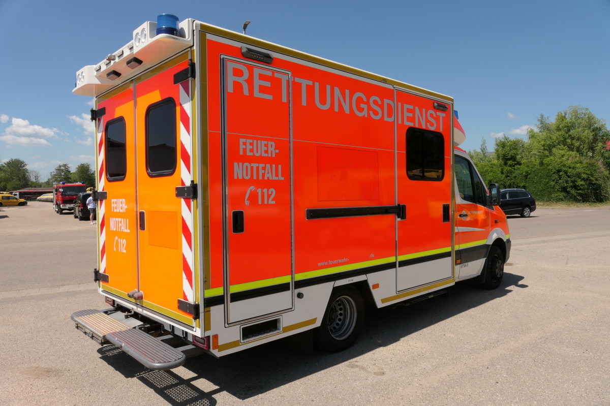 MERCEDES-BENZ Sprinter 519 CDI Klima Krankenwagen - Ambulancia: foto 3 MERCEDES-BENZ Sprinter 519 CDI Klima Krankenwagen - Ambulancia: foto 3