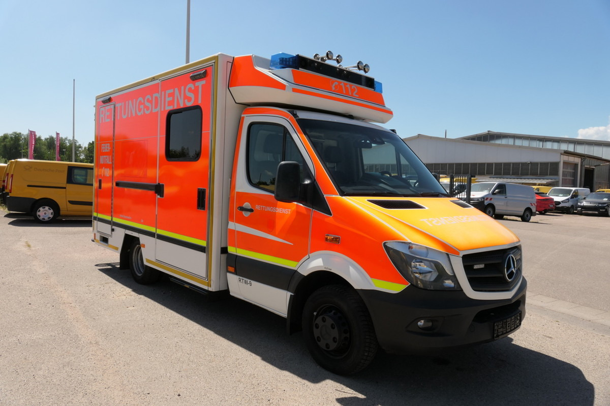 MERCEDES-BENZ Sprinter 519 CDI Klima Krankenwagen - Ambulancia: foto 1 MERCEDES-BENZ Sprinter 519 CDI Klima Krankenwagen - Ambulancia: foto 1