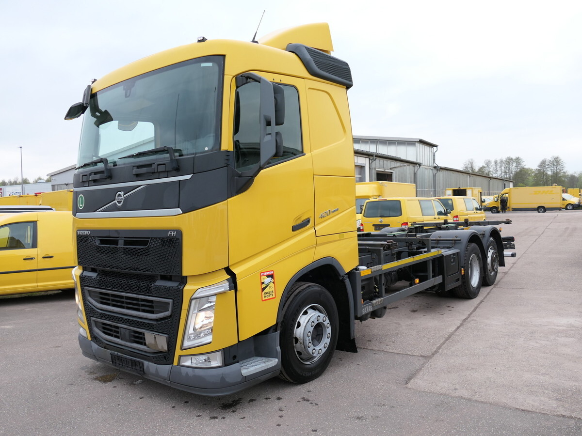 VOLVO FH 26.420 6x2 BDF - Camión caja cerrada: foto 1 VOLVO FH 26.420 6x2 BDF - Camión caja cerrada: foto 1