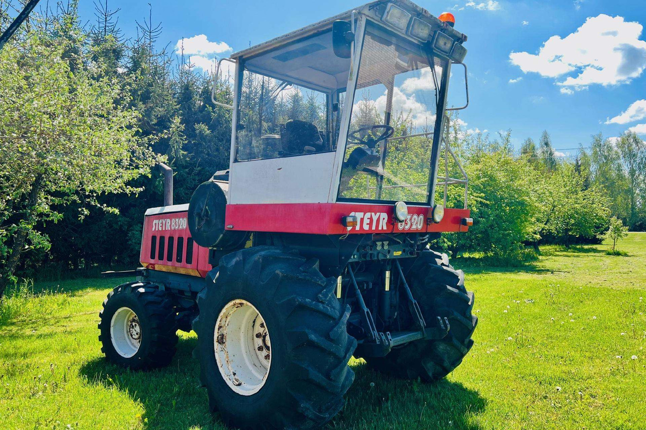 Steyr 8320 - Tractor: foto 1 Steyr 8320 - Tractor: foto 1