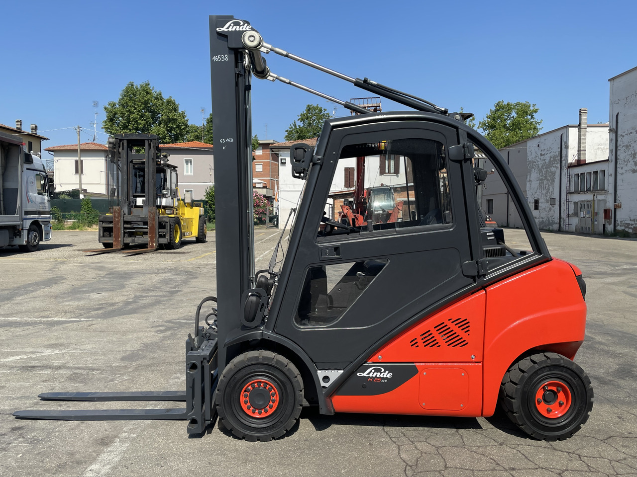 LINDE H 25 D - Carretilla elevadora diésel: foto 2 LINDE H 25 D - Carretilla elevadora diésel: foto 2