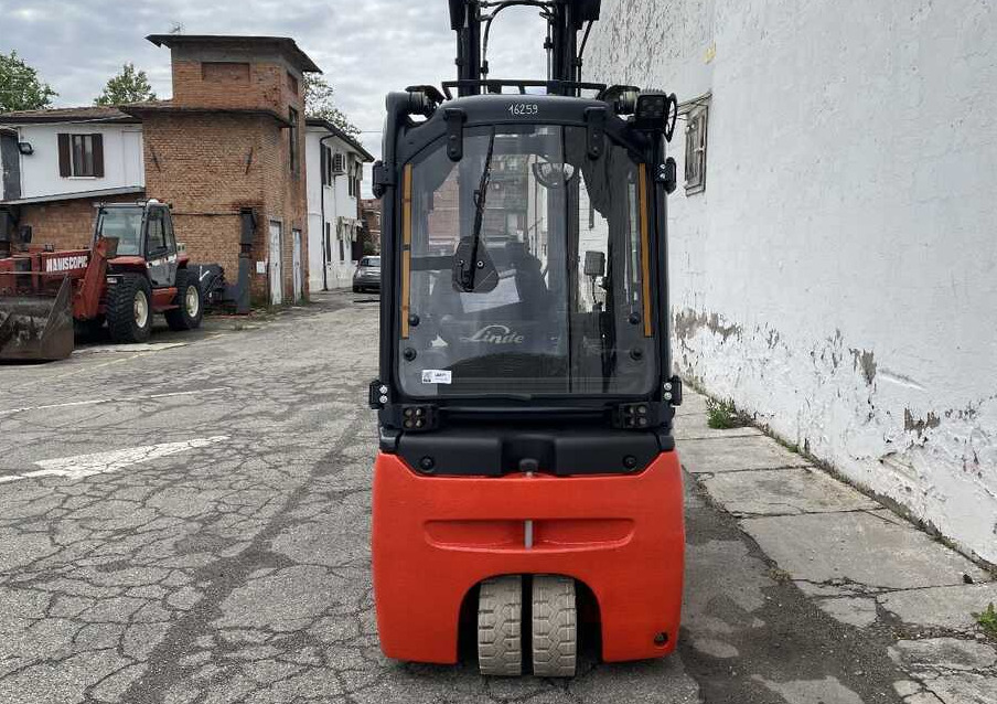 Linde E 18 L-01/386 (batt. NUOVA) - Carretilla elevadora eléctrica: foto 3 Linde E 18 L-01/386 (batt. NUOVA) - Carretilla elevadora eléctrica: foto 3