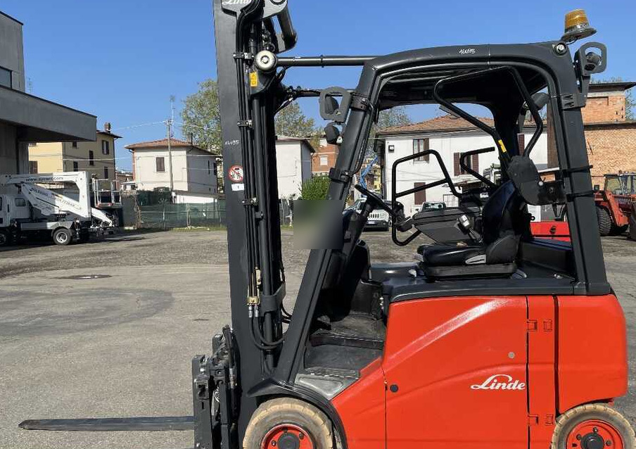 Linde E 20 PH/386 (batt. 2017) - Carretilla elevadora eléctrica: foto 2 Linde E 20 PH/386 (batt. 2017) - Carretilla elevadora eléctrica: foto 2