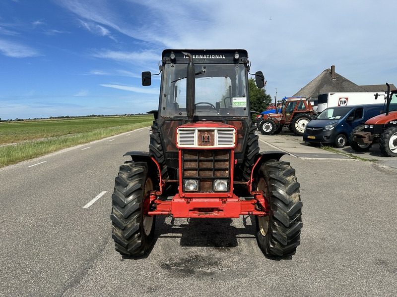 International 845 - Tractor: foto 3 International 845 - Tractor: foto 3