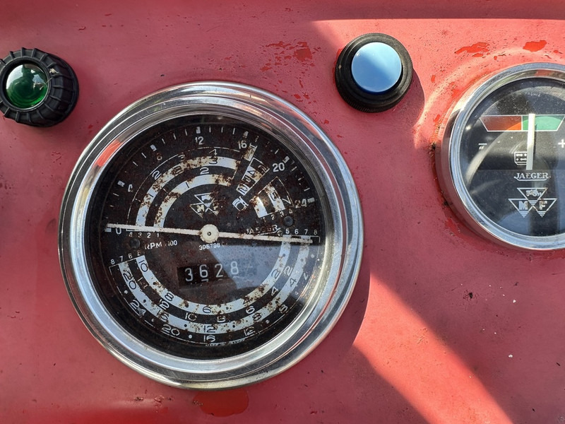 Massey Ferguson 158 - Tractor: foto 5 Massey Ferguson 158 - Tractor: foto 5