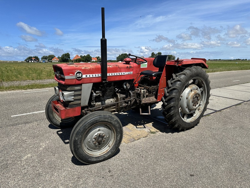 Massey Ferguson 158 - Tractor: foto 1 Massey Ferguson 158 - Tractor: foto 1