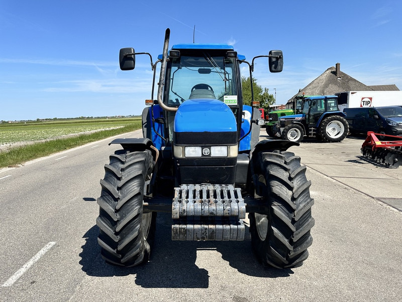 New Holland 8260 - Tractor: foto 3 New Holland 8260 - Tractor: foto 3