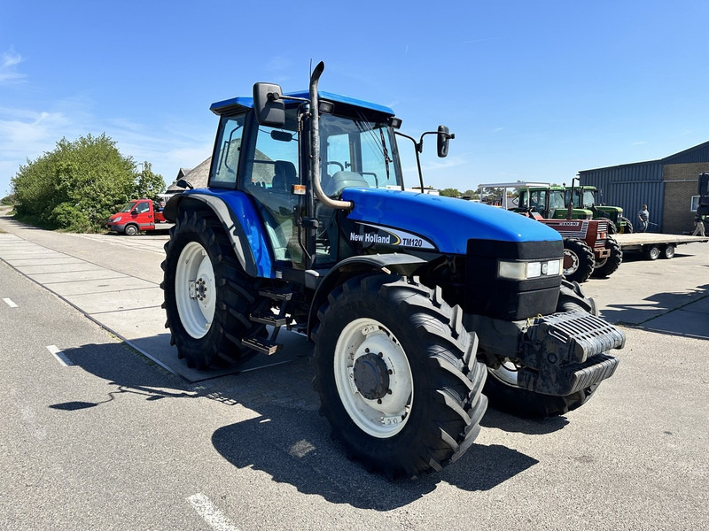 New Holland 8260 - Tractor: foto 4 New Holland 8260 - Tractor: foto 4