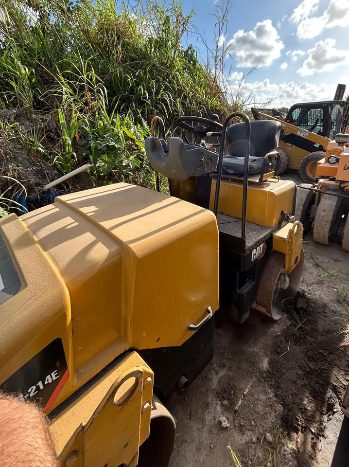 Caterpillar CB-214E - Rodillo: foto 4 Caterpillar CB-214E - Rodillo: foto 4