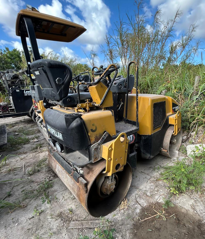 Caterpillar CB-214E - Rodillo: foto 3 Caterpillar CB-214E - Rodillo: foto 3