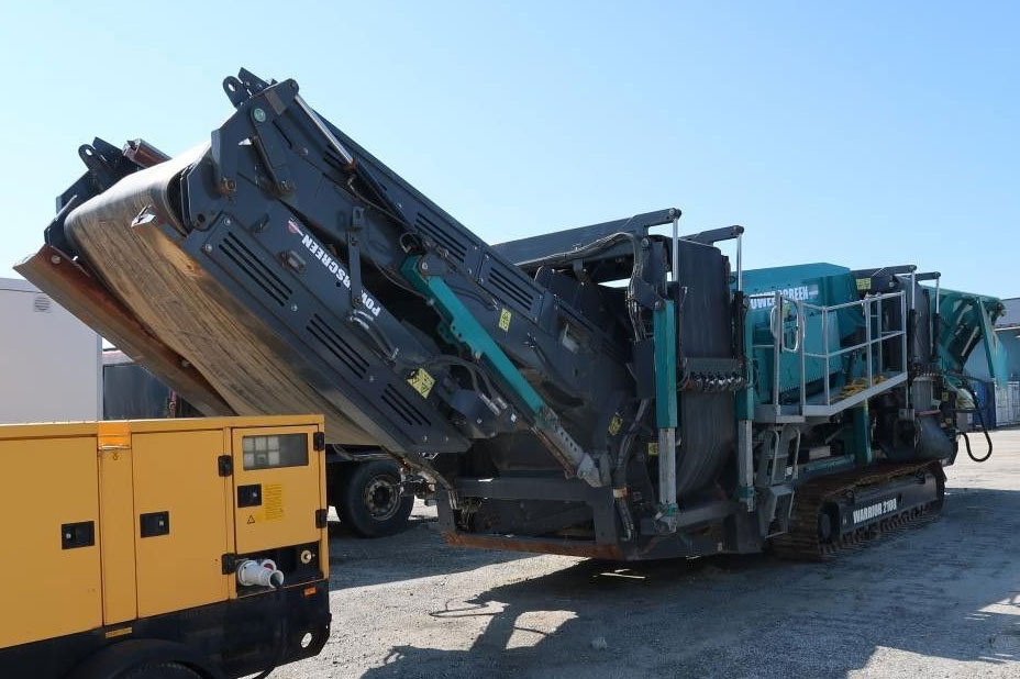 Powerscreen Warrior 2100 Triple Shaft - Cribadora: foto 1 Powerscreen Warrior 2100 Triple Shaft - Cribadora: foto 1