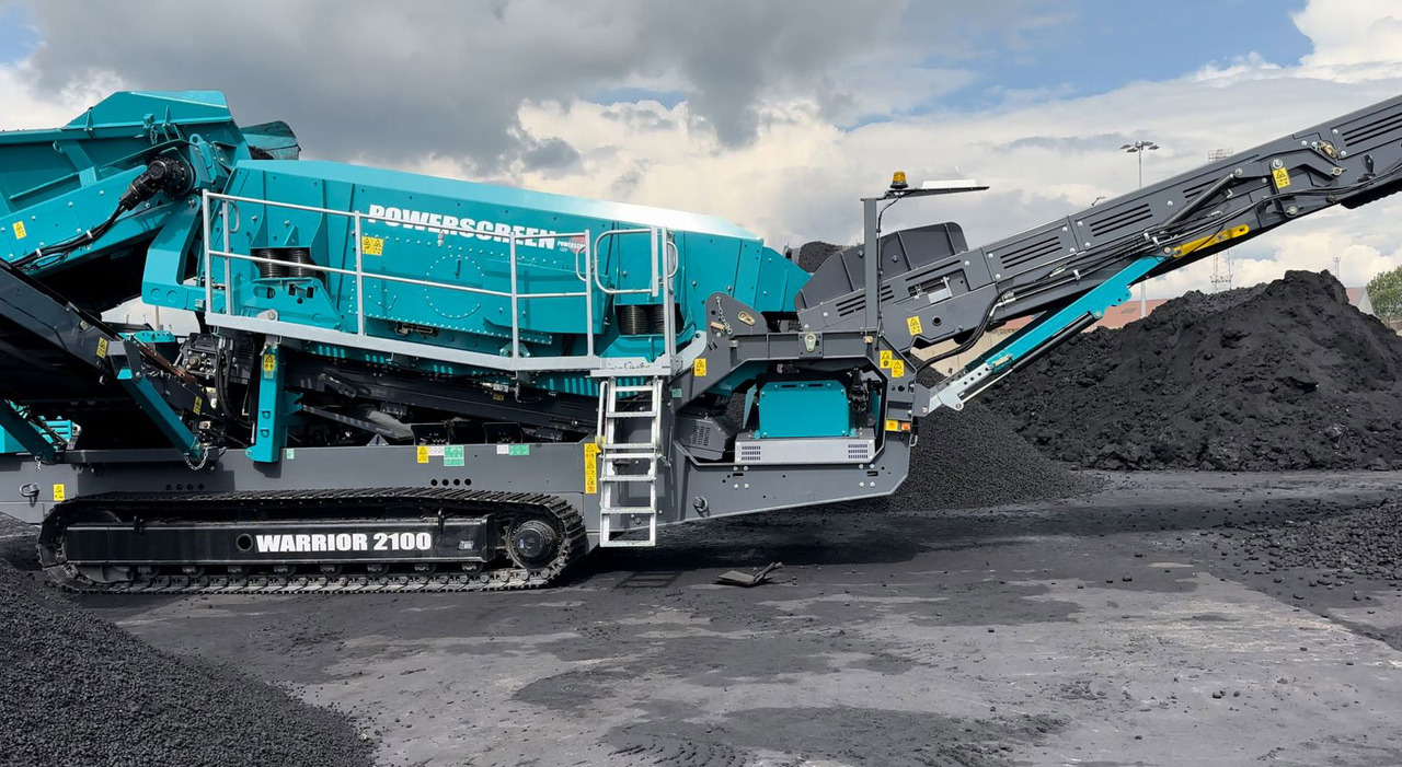 Powerscreen Warrior 2100 Triple Shaft - Cribadora: foto 1 Powerscreen Warrior 2100 Triple Shaft - Cribadora: foto 1
