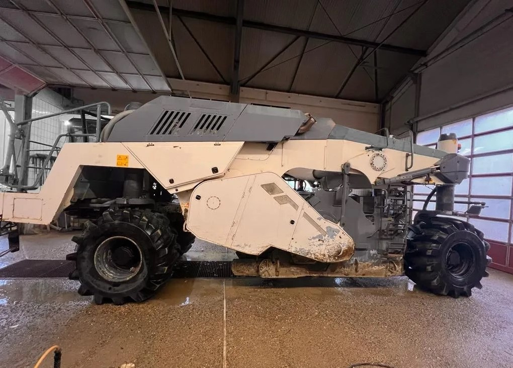 Wirtgen WR 240 I - Estabilizador de suelos: foto 1 Wirtgen WR 240 I - Estabilizador de suelos: foto 1