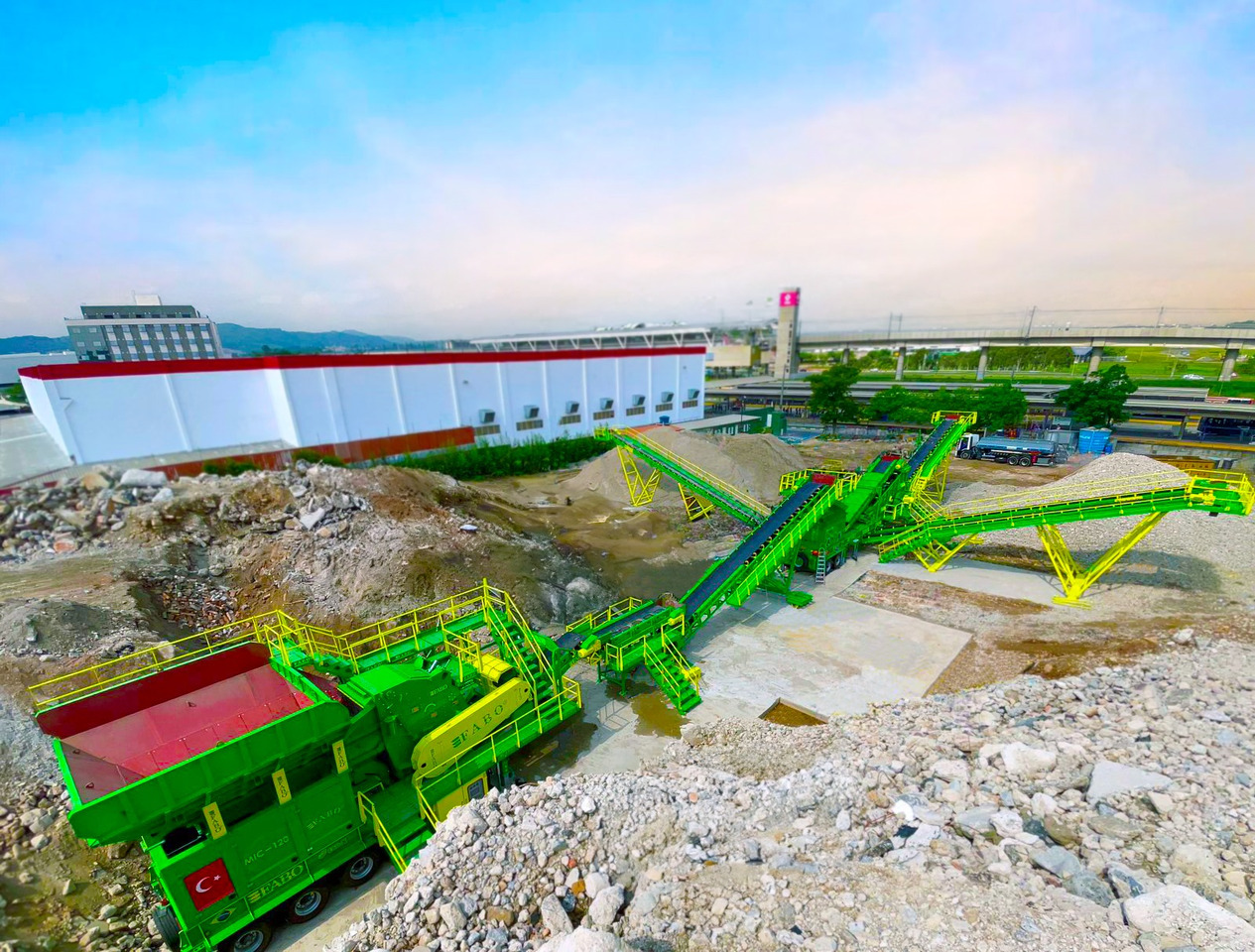 Trituradora móvil FABO Mobile crusher: foto 1