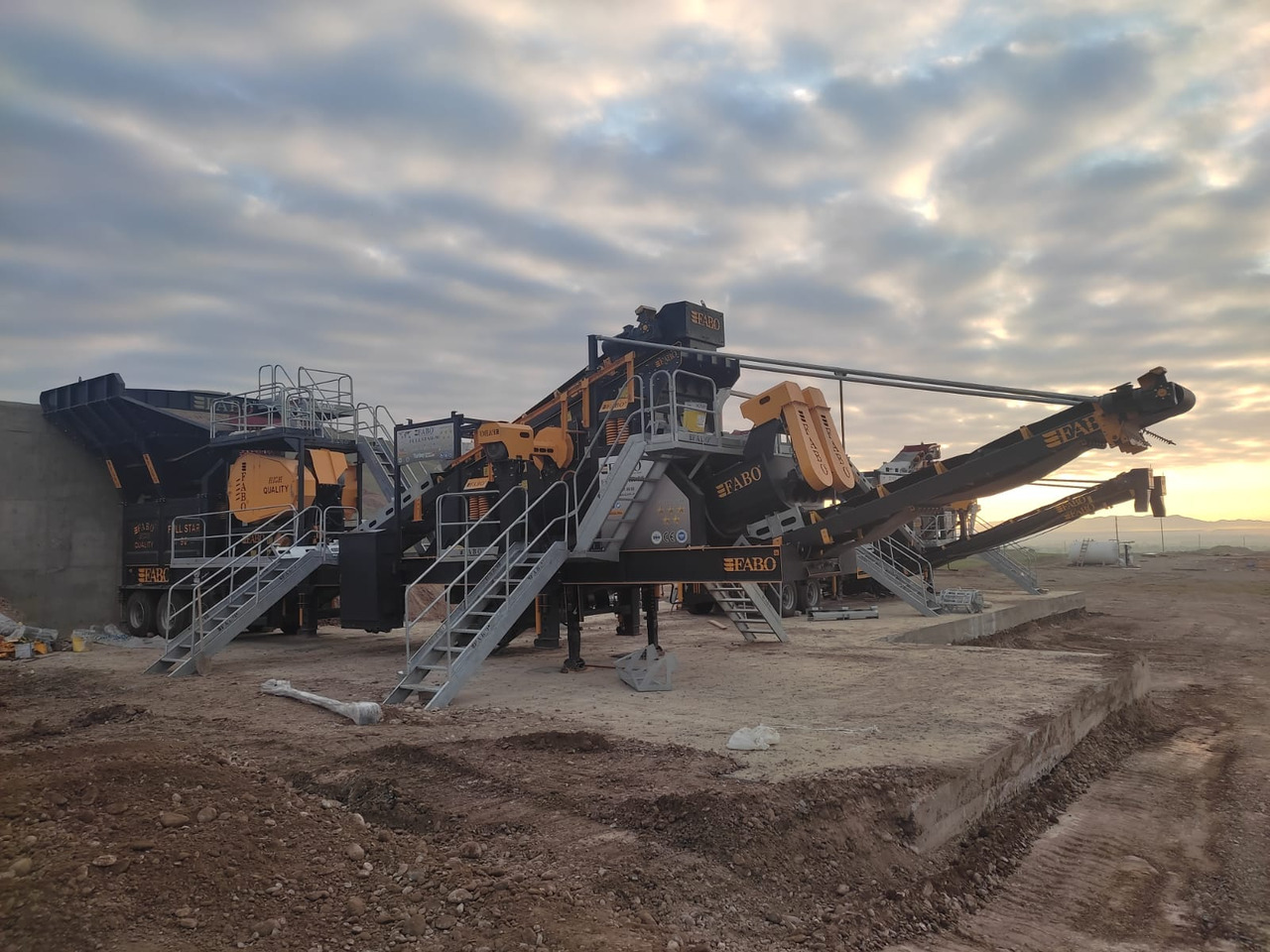 Trituradora móvil FABO Mobile crusher: foto 14 Trituradora móvil FABO Mobile crusher: foto 14