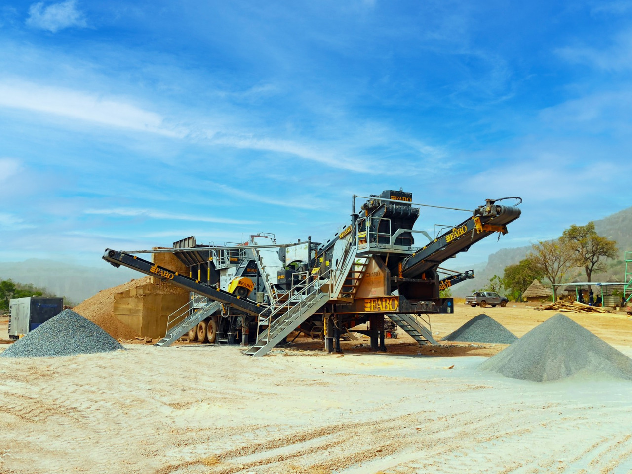Maquinaria para minería FABO mining machinery - crushing plant: foto 1