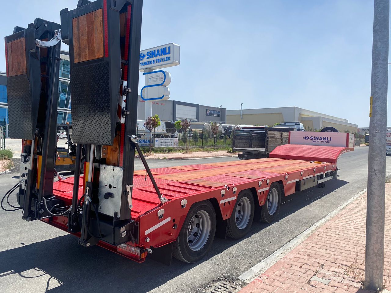Lowbed Sinan Trailer Lowbed 3 axle - Semirremolque góndola rebajadas: foto 3 Lowbed Sinan Trailer Lowbed 3 axle - Semirremolque góndola rebajadas: foto 3