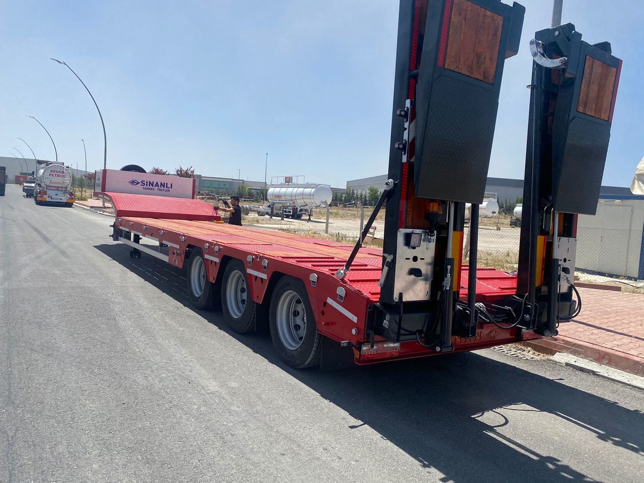 Lowbed Sinan Trailer Lowbed 3 axle - Semirremolque góndola rebajadas: foto 1 Lowbed Sinan Trailer Lowbed 3 axle - Semirremolque góndola rebajadas: foto 1