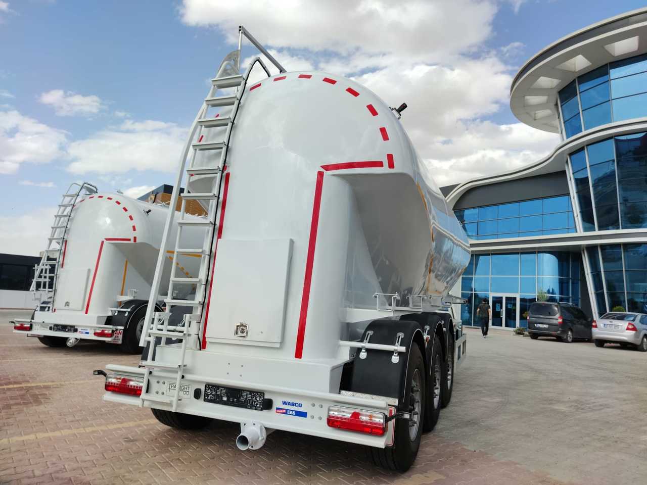 Semirremolque silo para transporte de cemento SINAN TANKER TRAILER SILO BULK FLOUR AND CEMENT TANKER TRAILER [ Copy ] [ Copy ]: foto 3