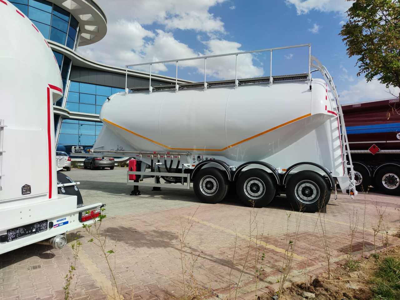 Semirremolque silo para transporte de cemento SINAN TANKER TRAILER SILO BULK FLOUR AND CEMENT TANKER TRAILER [ Copy ] [ Copy ]: foto 4