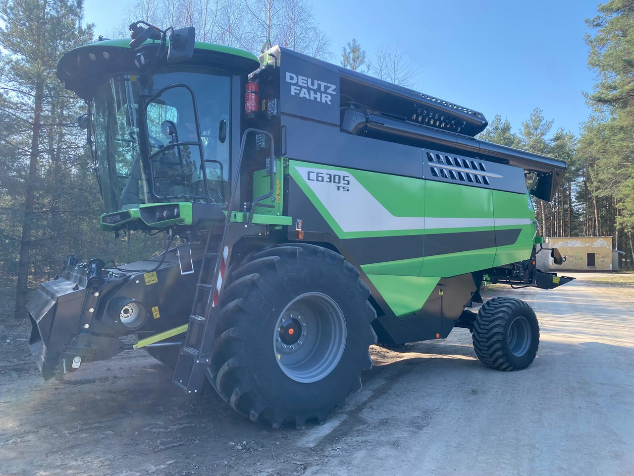 DEUTZ FAHR C6305 TS with DH630R NEW/UNUSED - Cosechadora: foto 1 DEUTZ FAHR C6305 TS with DH630R NEW/UNUSED - Cosechadora: foto 1