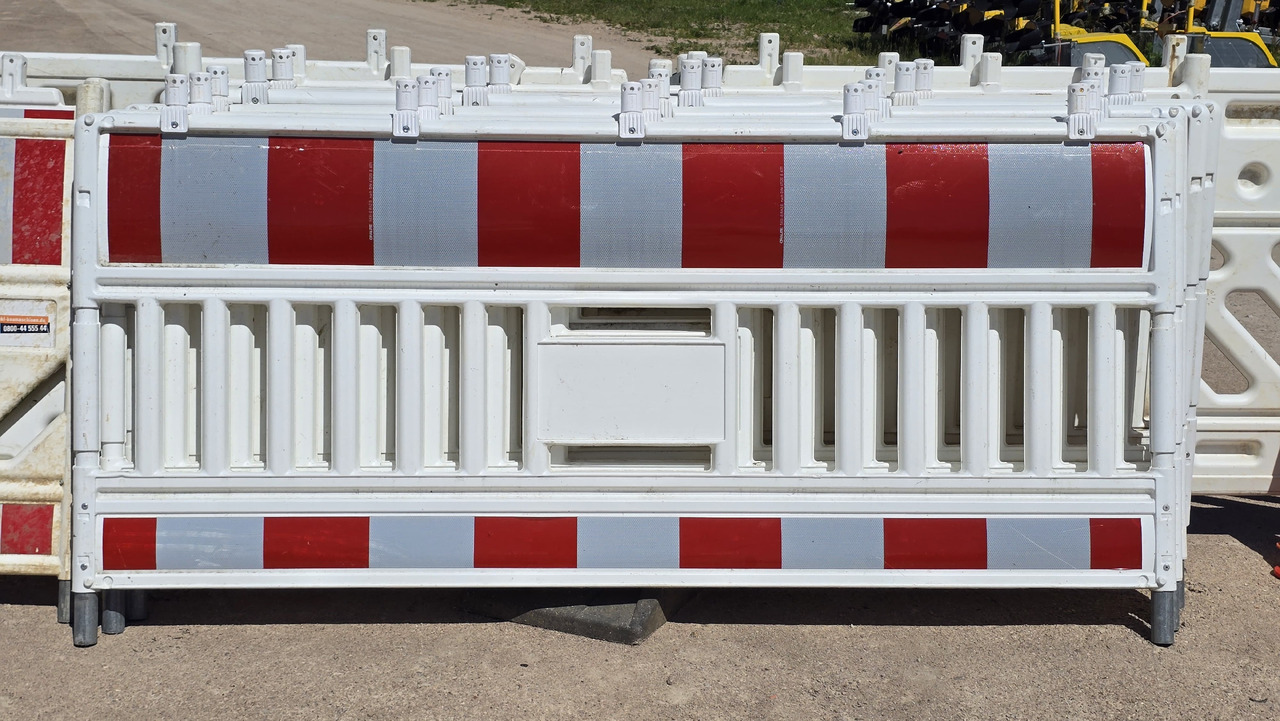 Nissen barrier fence. 2100x1100 - Herramienta/ Equipo: foto 1 Nissen barrier fence. 2100x1100 - Herramienta/ Equipo: foto 1