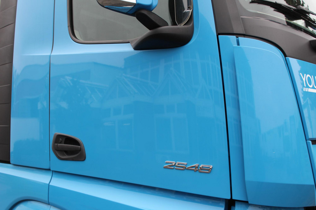 Mercedes-Benz Actros 2548 Koffer Retarder Schlafkab Kühlbox - Furgoneta: foto 2 Mercedes-Benz Actros 2548 Koffer Retarder Schlafkab Kühlbox - Furgoneta: foto 2