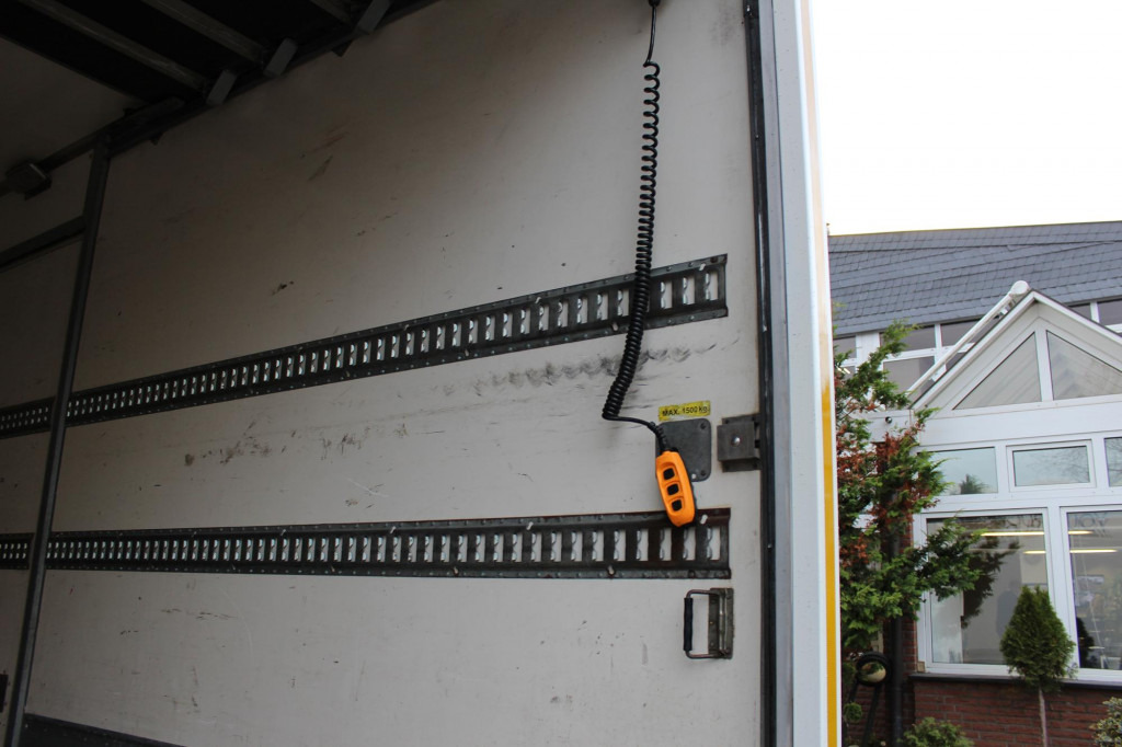 Mercedes-Benz Atego 916 Koffer LDW LBW NUR 98.597 km - Furgoneta: foto 2 Mercedes-Benz Atego 916 Koffer LDW LBW NUR 98.597 km - Furgoneta: foto 2