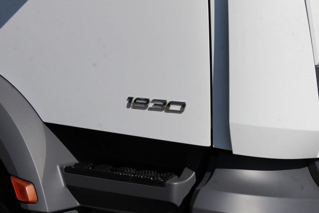 Mercedes-Benz Antos 1830 E6 Koffer 7,7m LBW Rolltor - Camión caja cerrada: foto 3 Mercedes-Benz Antos 1830 E6 Koffer 7,7m LBW Rolltor - Camión caja cerrada: foto 3