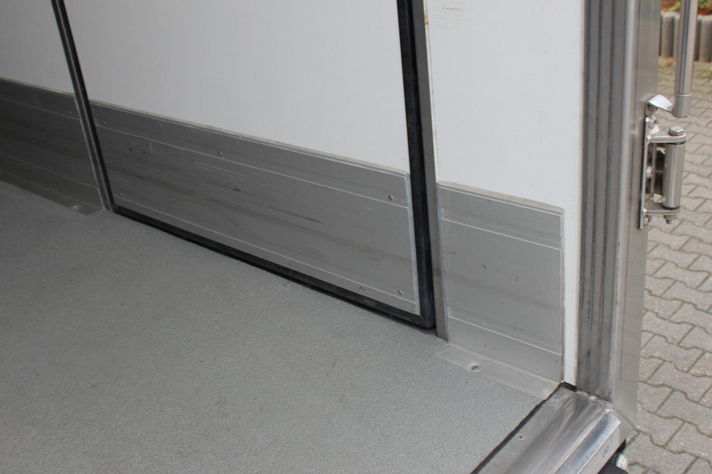 Mercedes-Benz Atego 1024 E6 TK T-1000R Strom Tür+LBW Nur 85Tkm - Camión frigorífico: foto 4 Mercedes-Benz Atego 1024 E6 TK T-1000R Strom Tür+LBW Nur 85Tkm - Camión frigorífico: foto 4